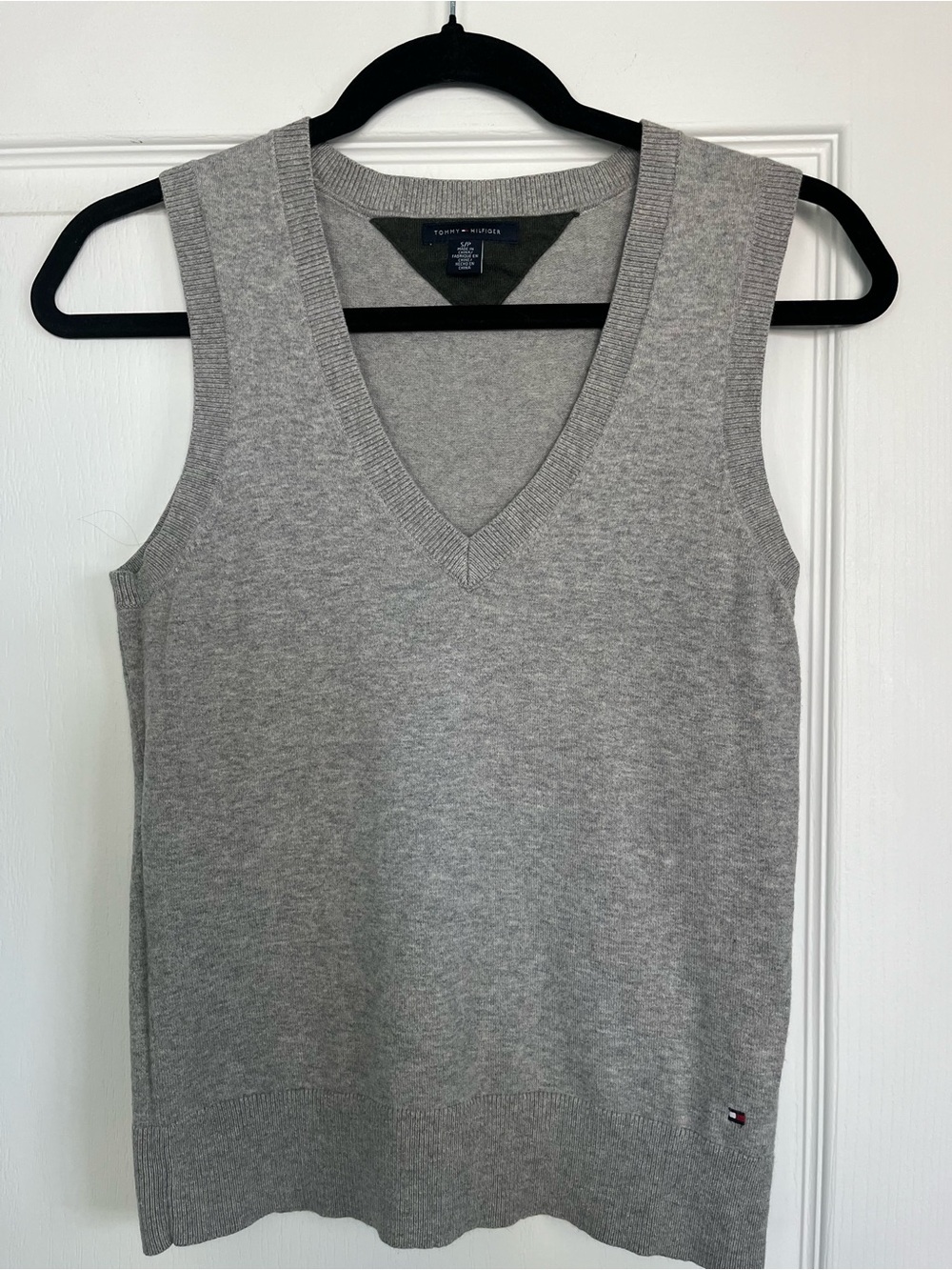 Tommy Hilfiger Cotton-Cashmere Blend V-Neck Sweater Vest – Grey – Size S/P